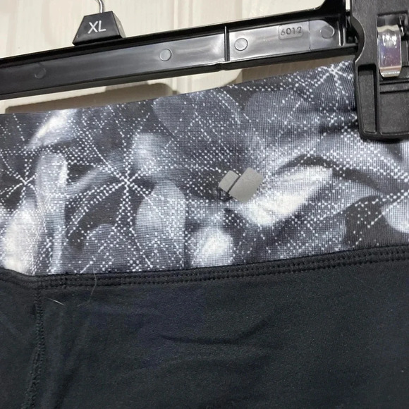 NWT Obermeyer XS Anni Sport Tights XS 75wt Baselayer Black Pattern Leggings - Picture 6 of 8
